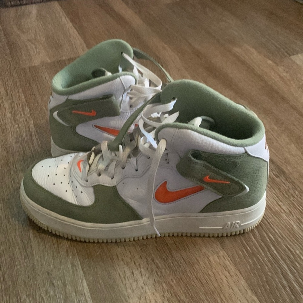 High Top Air Force 1 orange/olive